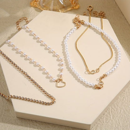 Sjika - Gouden Armbandenset Dames – 4 Delige Set met Parels, Hartje & Zirkonia – Luxe Layered Armbanden – Verstelbaar - Cadeau voor haar